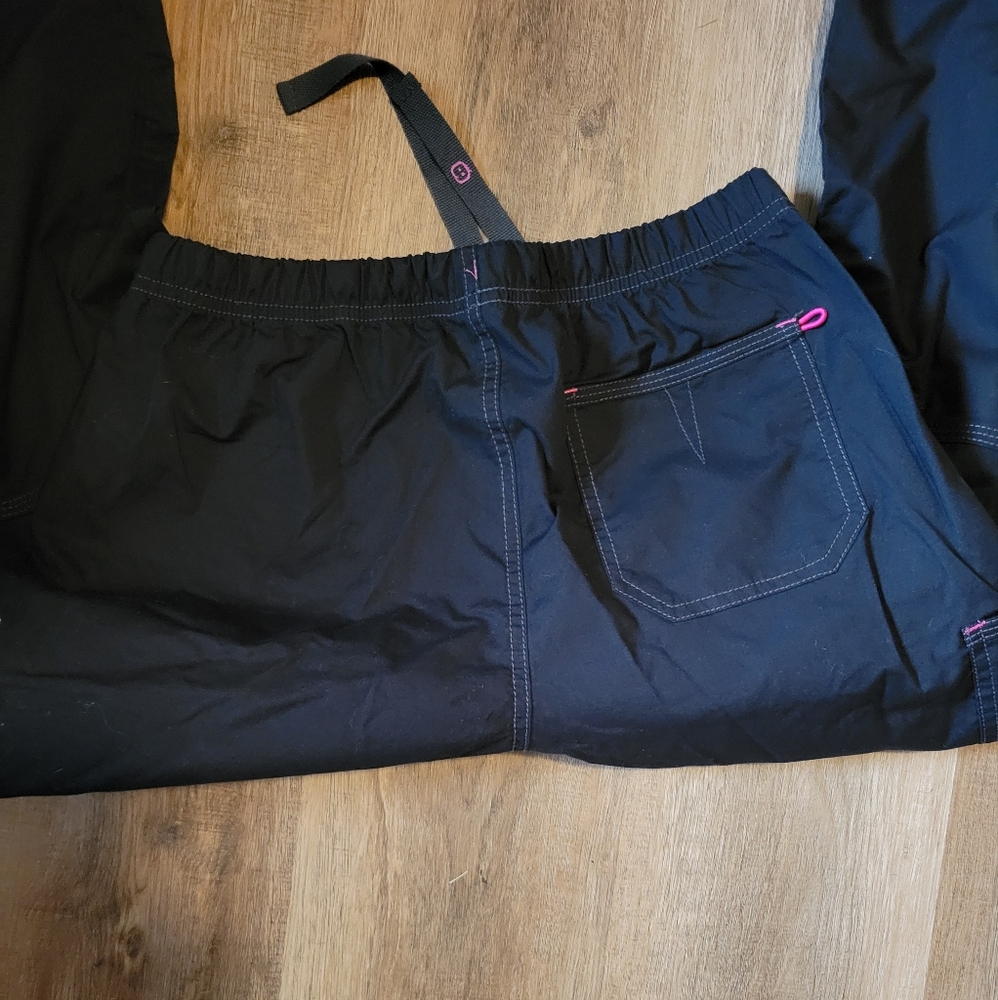 Scrubs Women's Black Cargo Pants - Picture 3 of 4